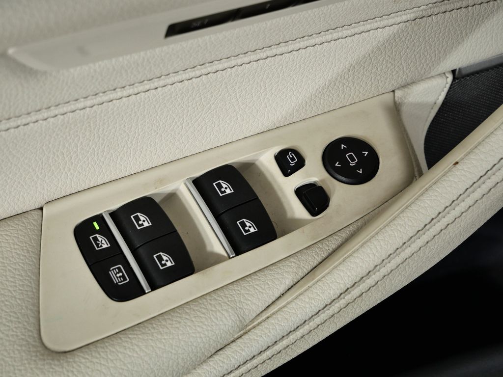 Thumbnail: 2023 BMW 5 Series - 40