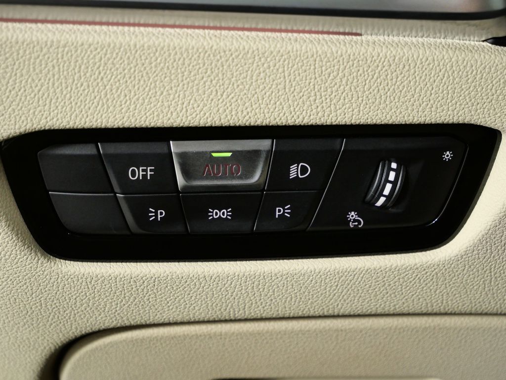 Thumbnail: 2020 BMW 3 Series - 38