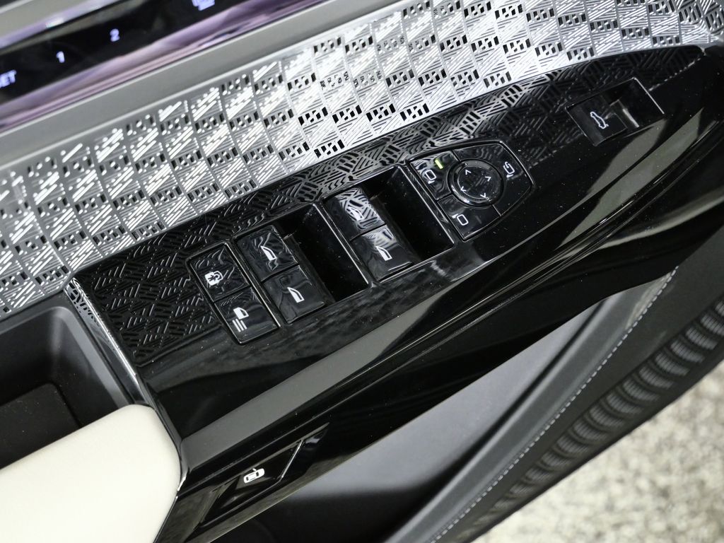 Thumbnail: 2023 BMW i7 - 37