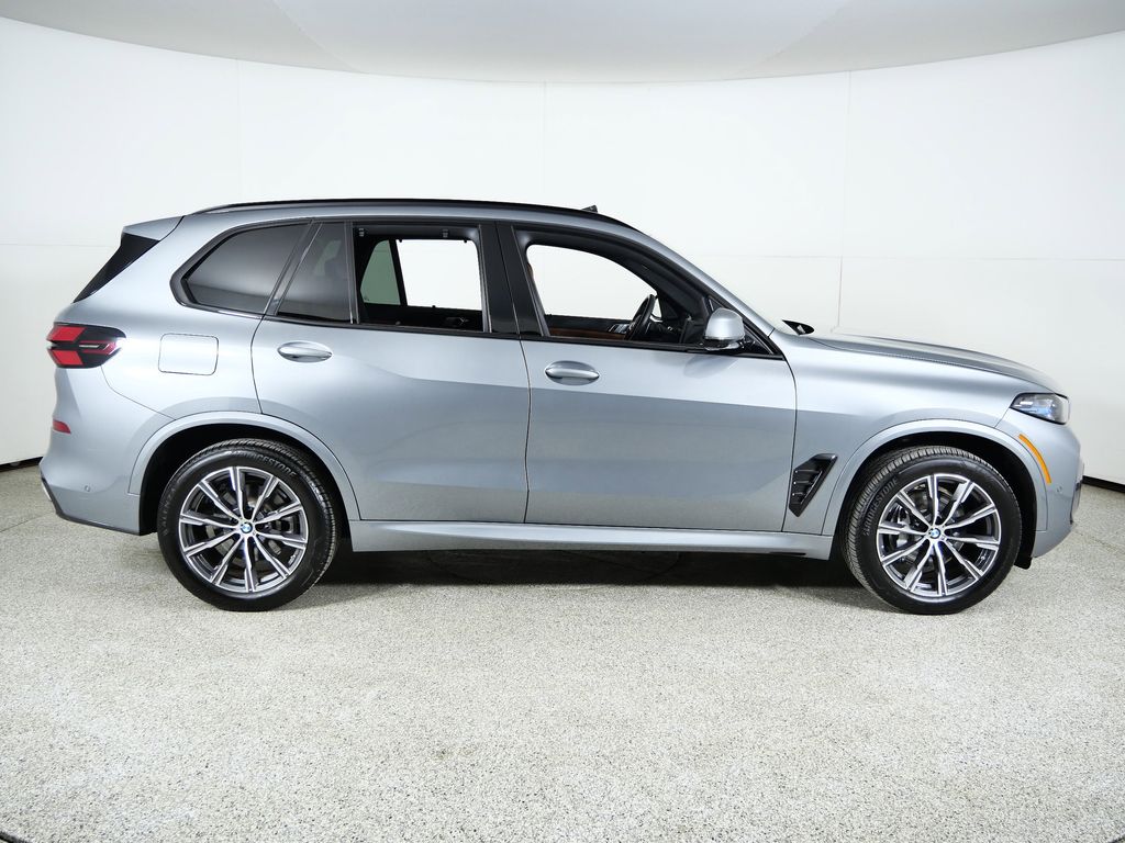 Thumbnail: 2025 BMW X5 - 10