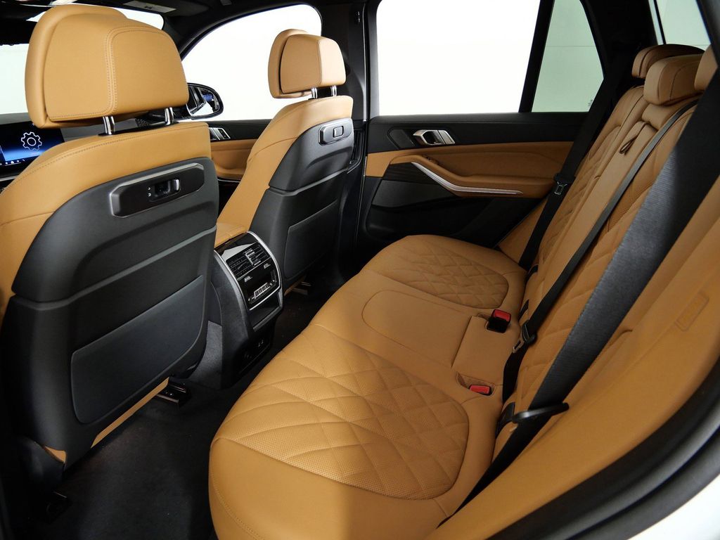 Thumbnail: 2026 BMW X5 - 32