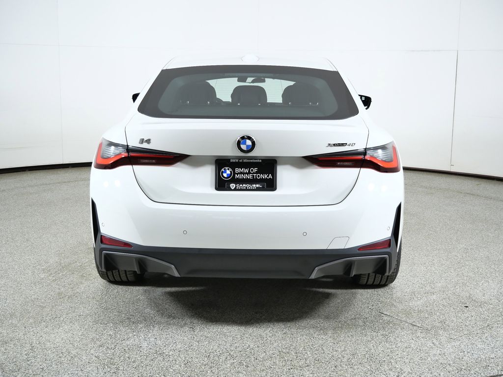 Thumbnail: 2026 BMW i4 - 10