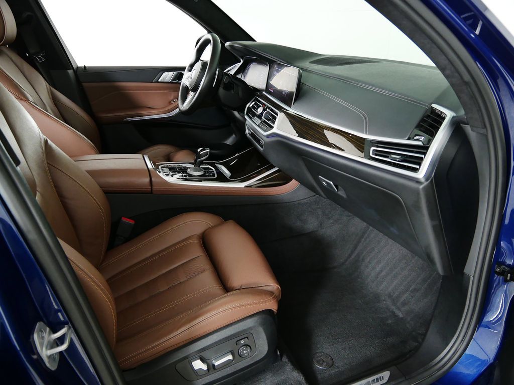 Thumbnail: 2021 BMW X7 - 21