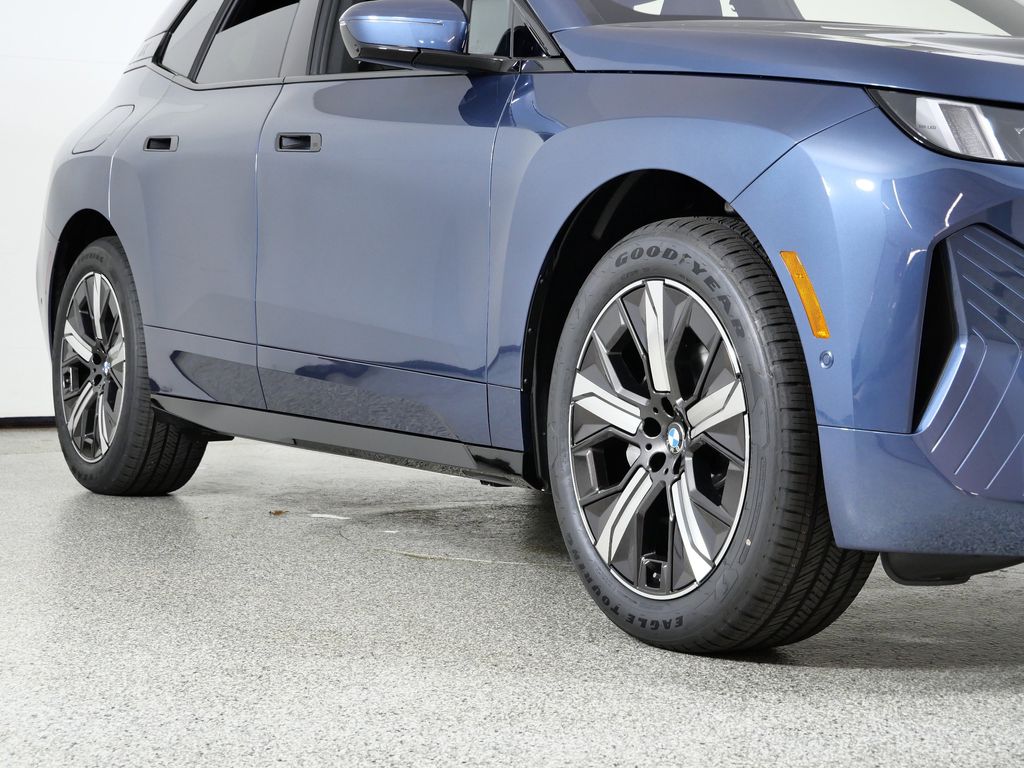 Thumbnail: 2026 BMW iX - 6