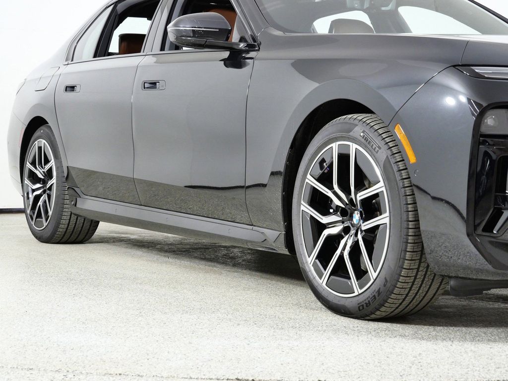 Thumbnail: 2026 BMW 7 Series - 6