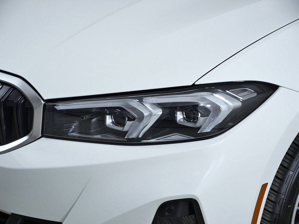 Thumbnail: 2025 BMW 3 Series - 3