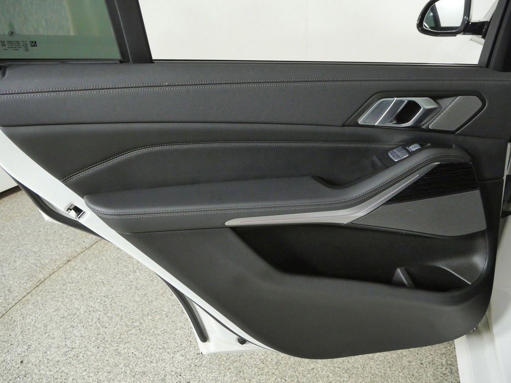 Thumbnail: 2022 BMW X7 - 32