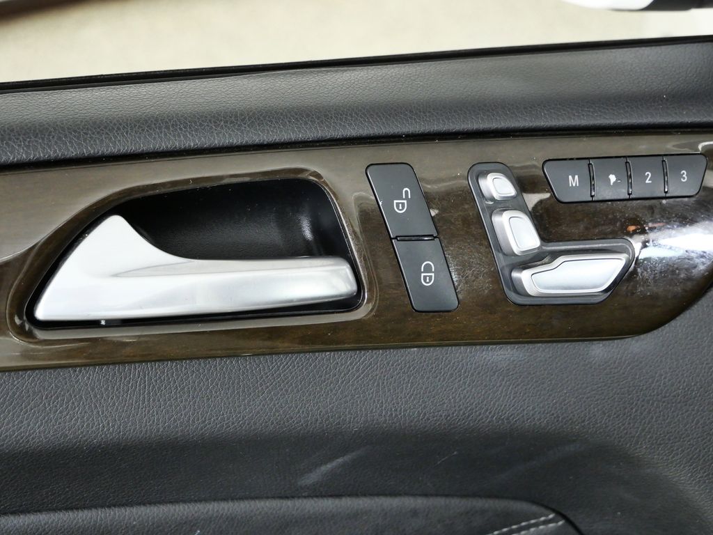 Thumbnail: 2017 Mercedes-Benz GLE - 37