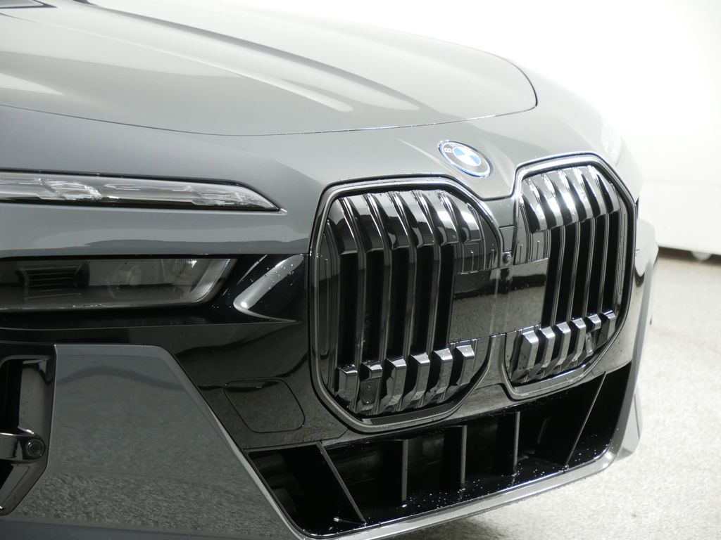 Thumbnail: 2025 BMW 7 Series - 3