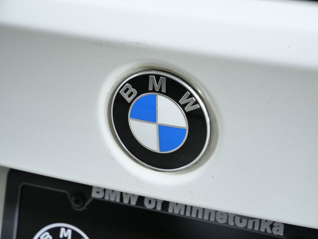 Thumbnail: 2015 BMW 3 Series - 12