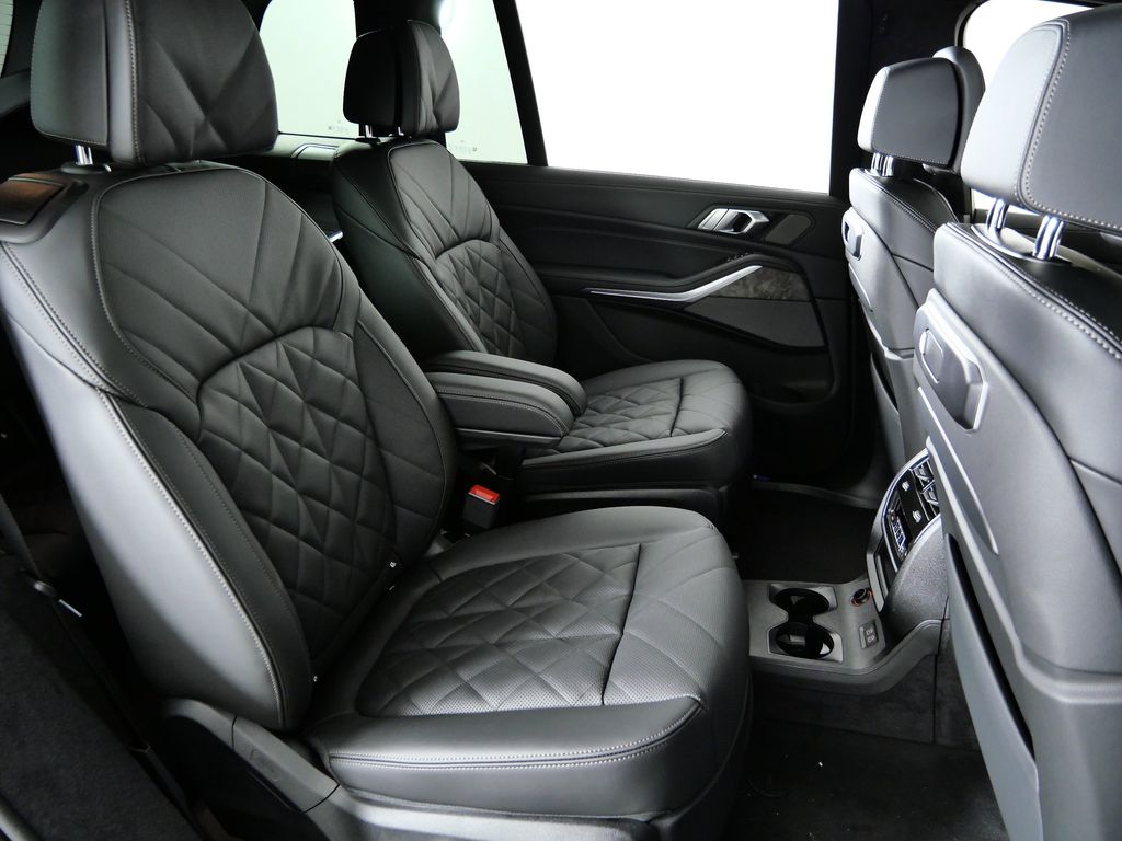 Thumbnail: 2026 BMW X7 - 27