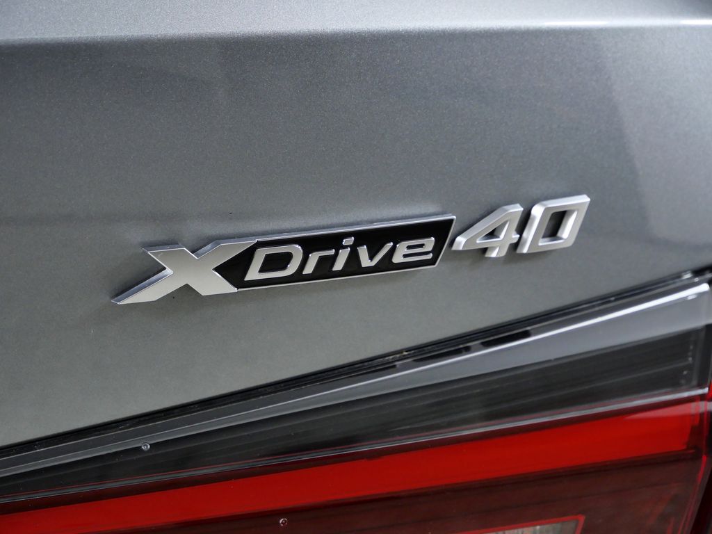 Thumbnail: 2025 BMW i4 - 13