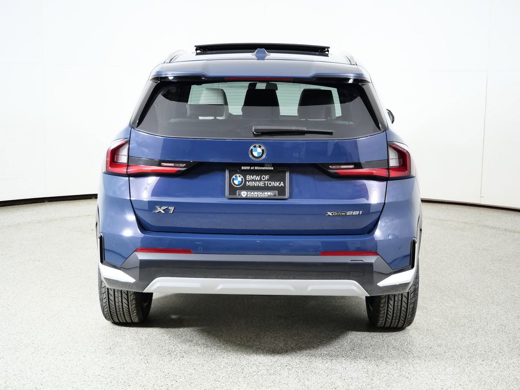 Thumbnail: 2026 BMW X1 - 10