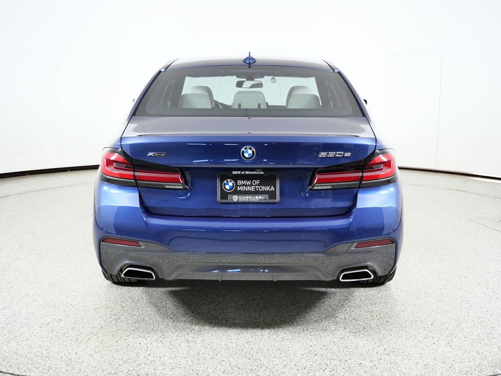 Thumbnail: 2023 BMW 5 Series - 12