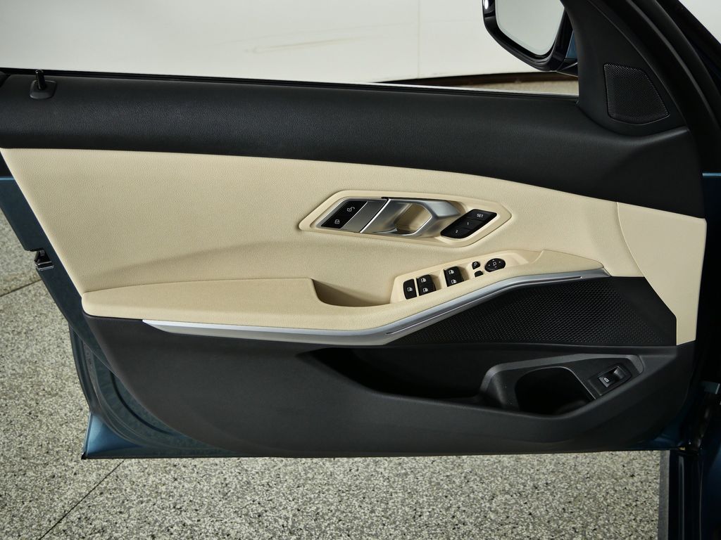 Thumbnail: 2020 BMW 3 Series - 32