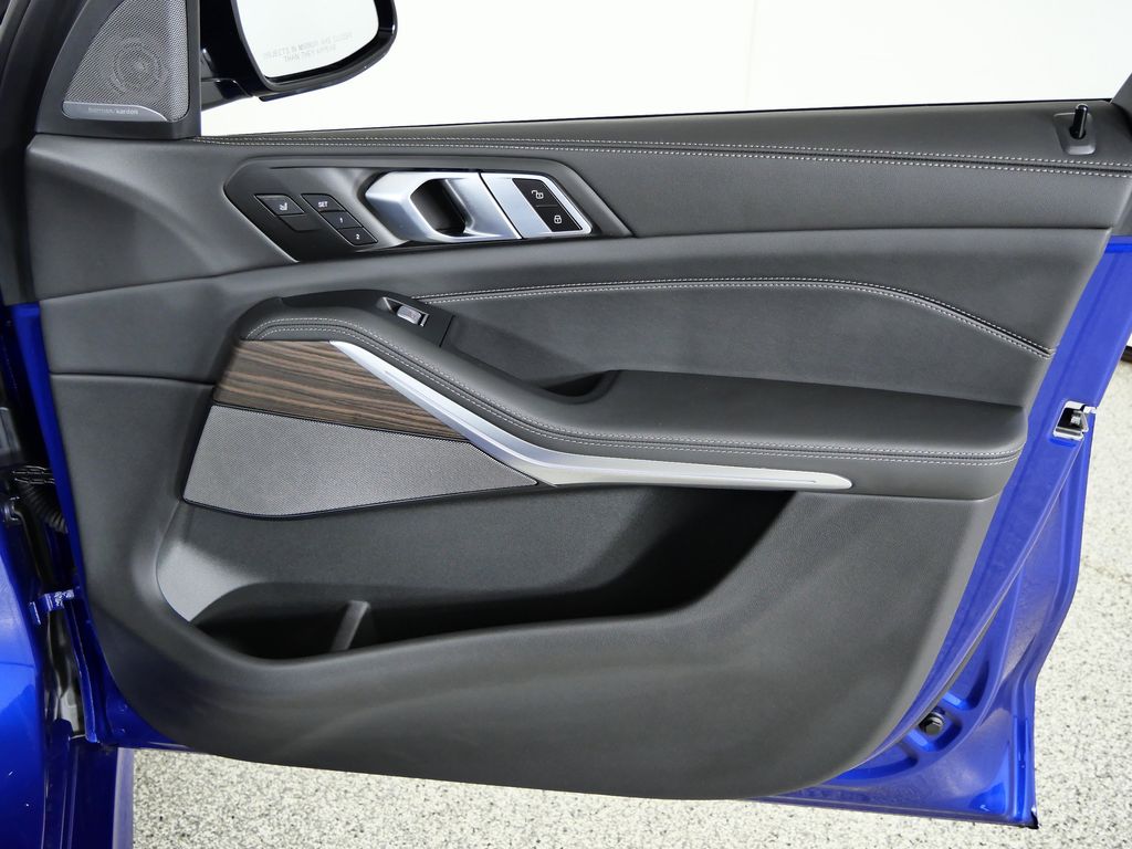 Thumbnail: 2025 BMW X7 - 23