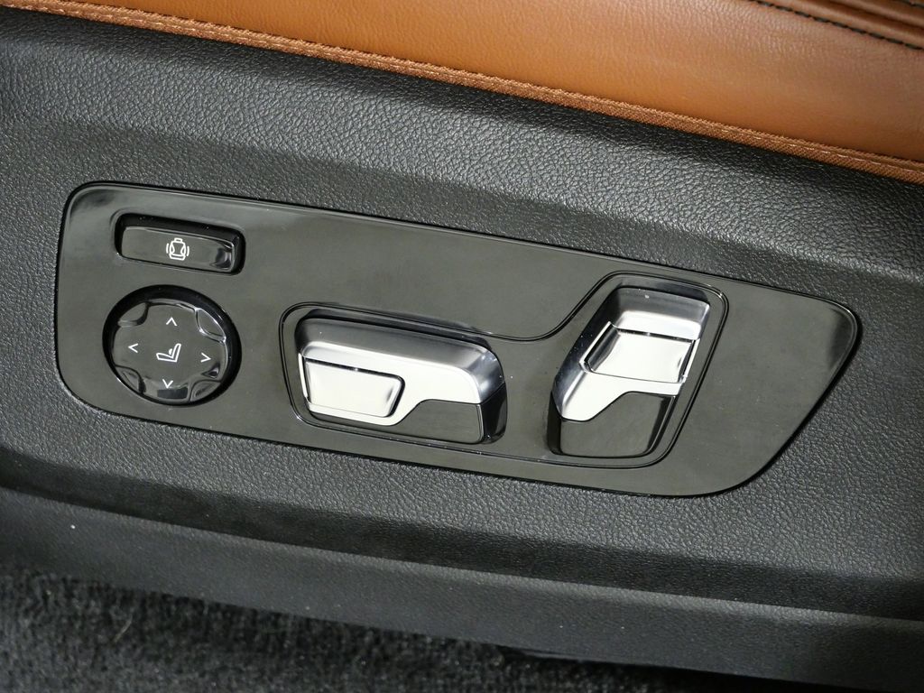 Thumbnail: 2024 BMW X7 - 44