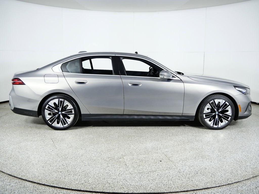 Thumbnail: 2025 BMW 5 Series - 10