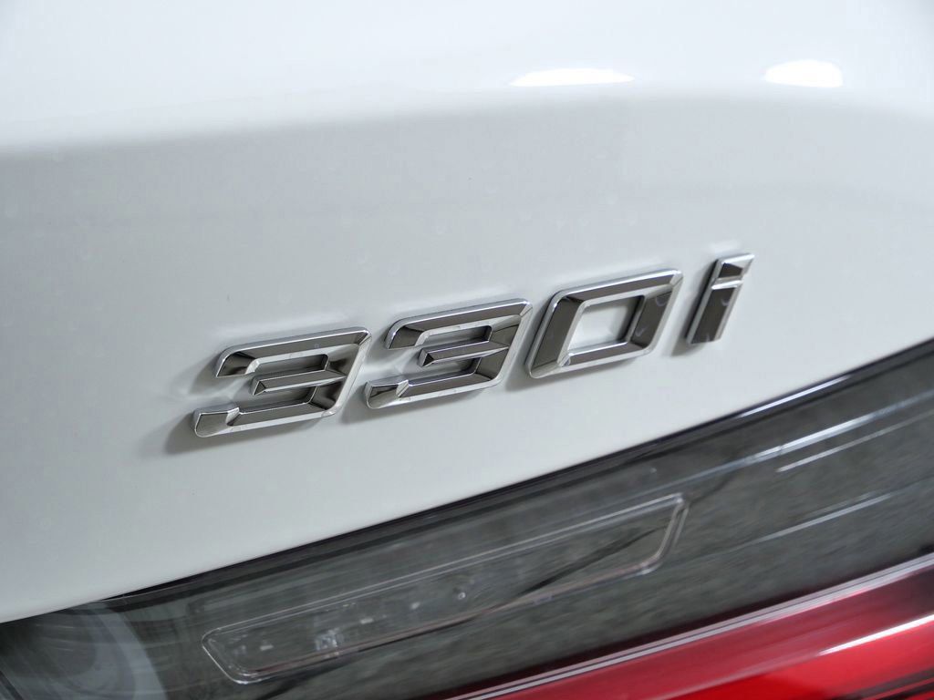 Thumbnail: 2026 BMW 3 Series - 13