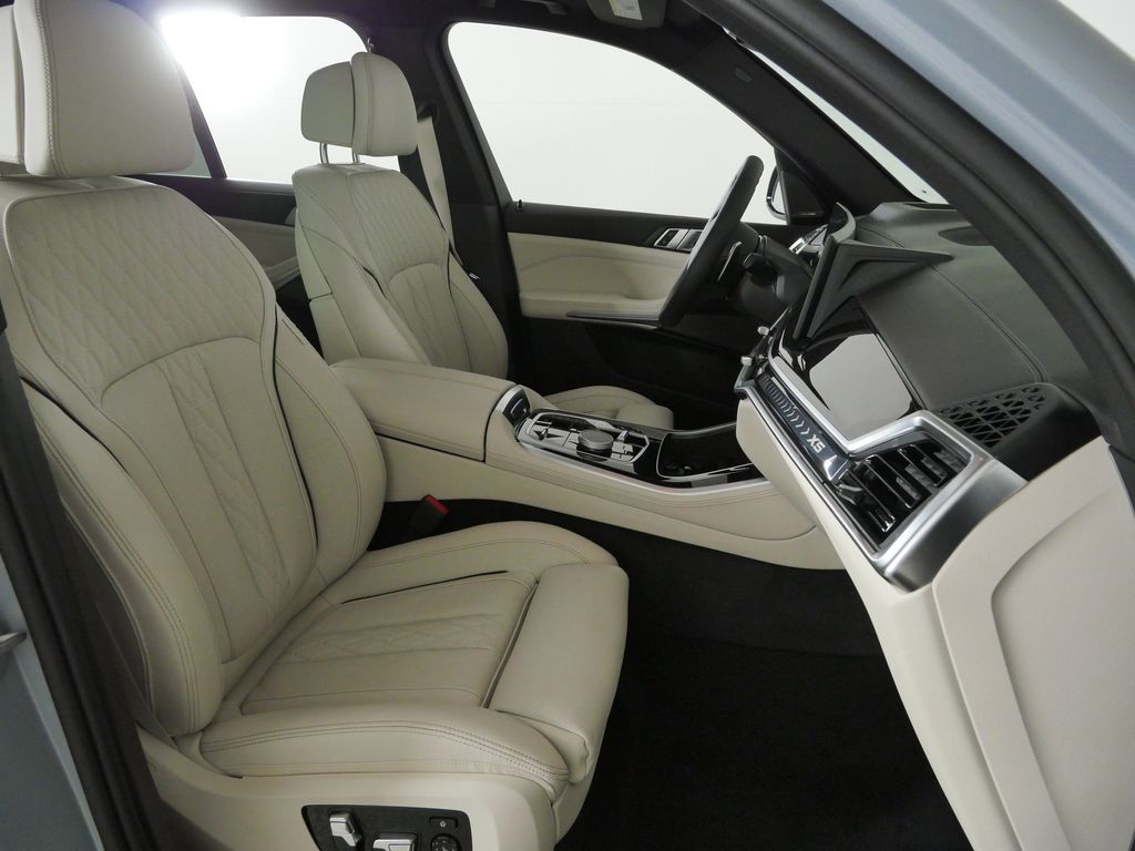 Thumbnail: 2026 BMW X5 - 21