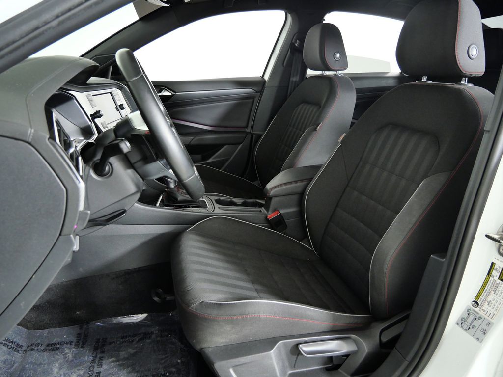 Thumbnail: 2019 Volkswagen Jetta - 32