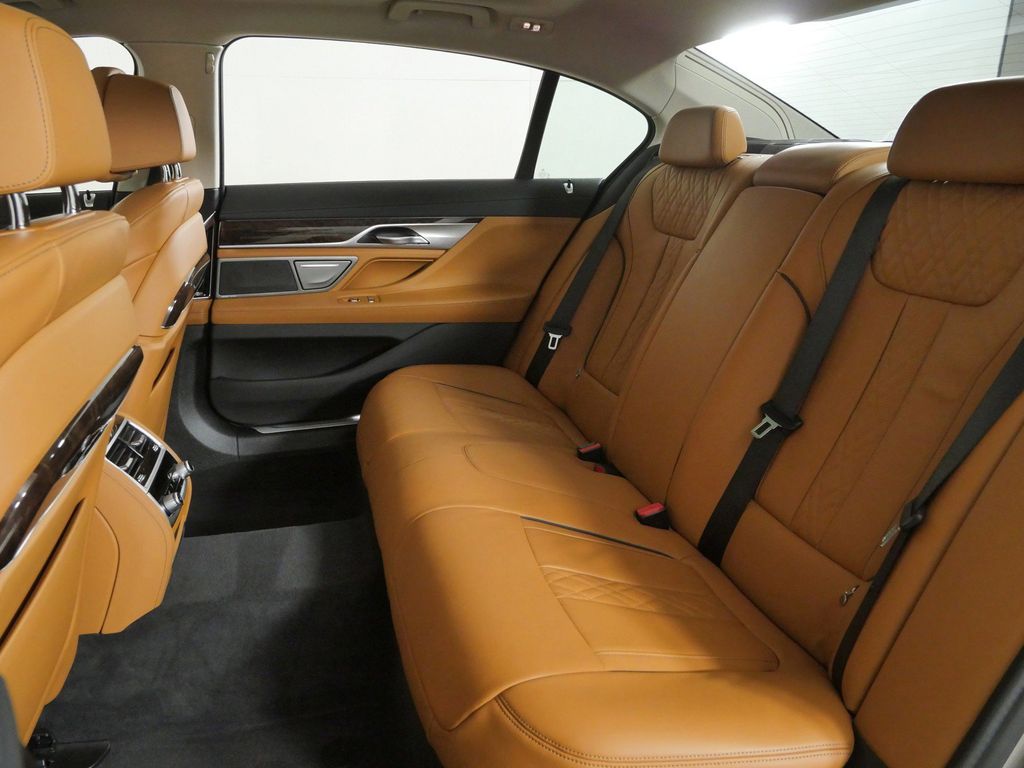 Thumbnail: 2022 BMW 7 Series - 35