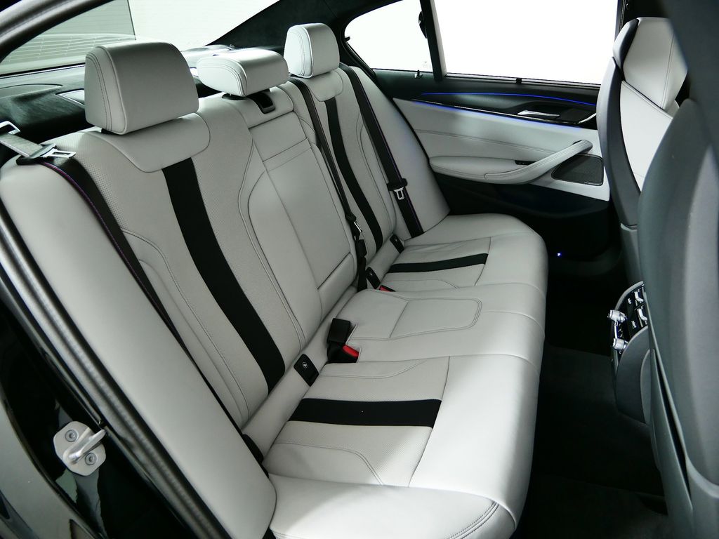 Thumbnail: 2023 BMW M5 - 25