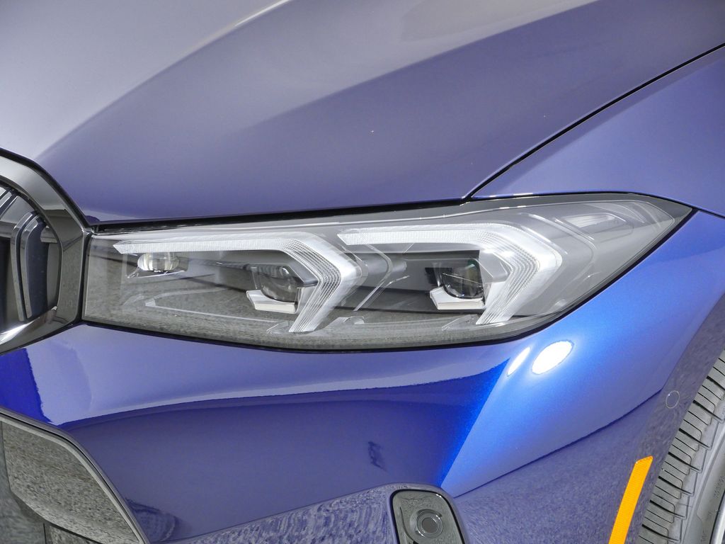 Thumbnail: 2026 BMW 3 Series - 3