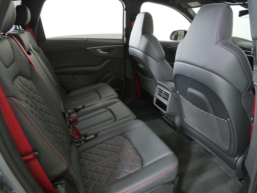 Thumbnail: 2025 Audi SQ7 - 24