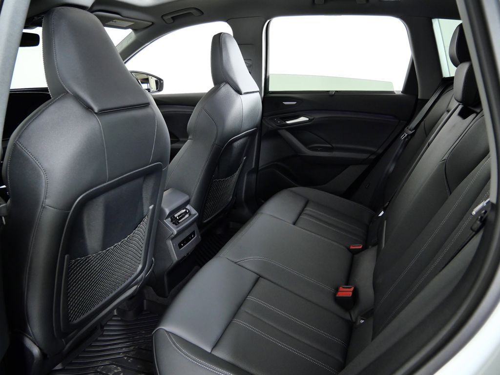 Thumbnail: 2025 Audi Q6 e-tron - 30