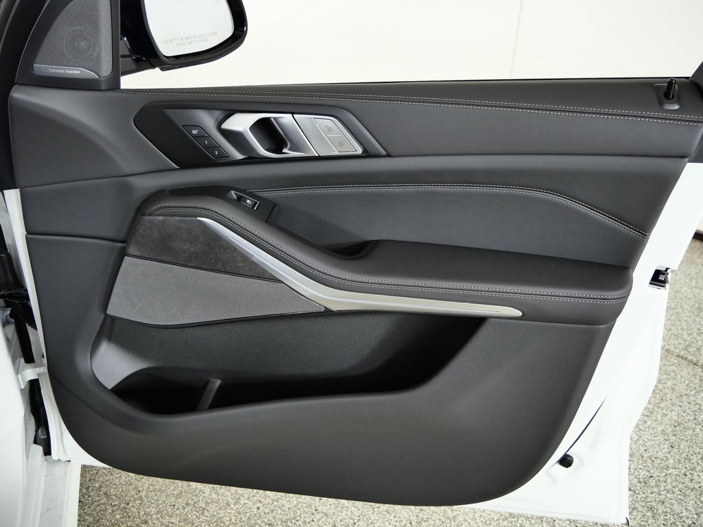 Thumbnail: 2026 BMW X7 - 19