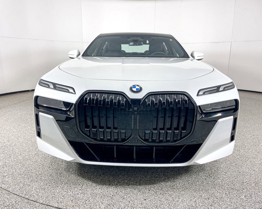 Thumbnail: 2025 BMW 7 Series - 7