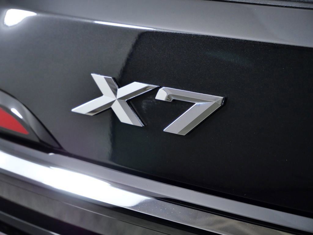 Thumbnail: 2026 BMW X7 - 14