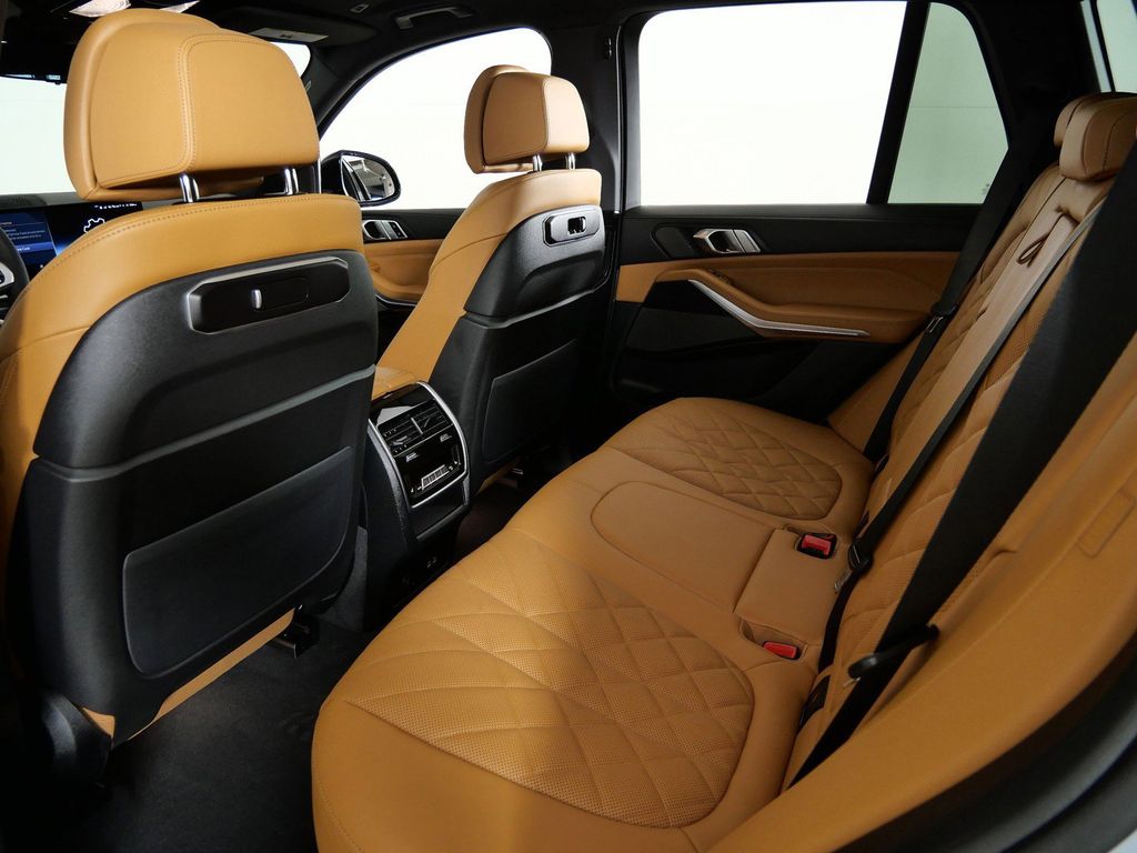 Thumbnail: 2026 BMW X5 - 32