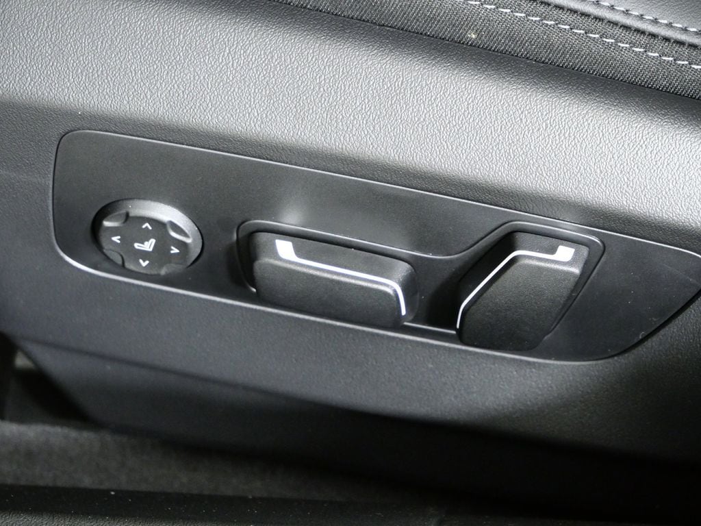 Thumbnail: 2026 BMW 5 Series - 38