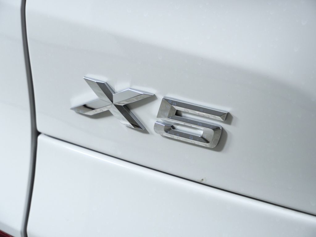 Thumbnail: 2026 BMW X5 - 13