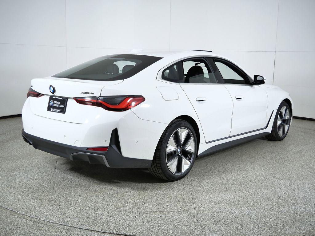 Thumbnail: 2026 BMW i4 - 9