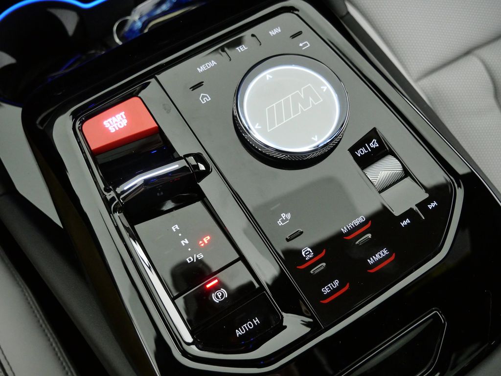 Thumbnail: 2026 BMW M5 - 48