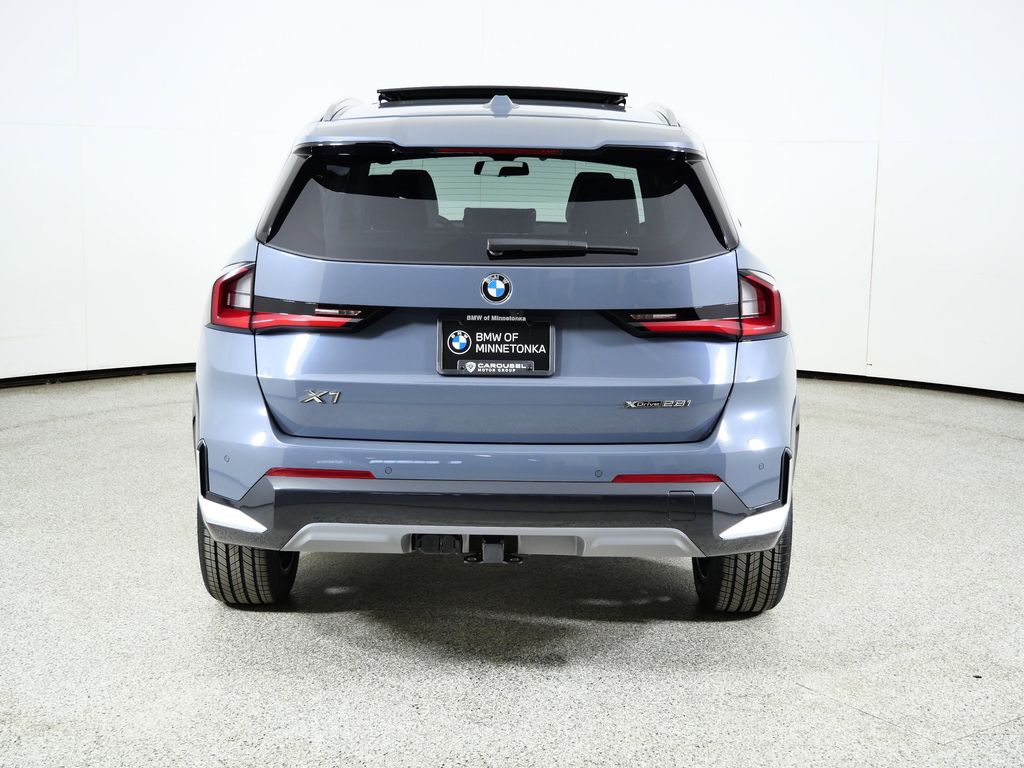 Thumbnail: 2026 BMW X1 - 10