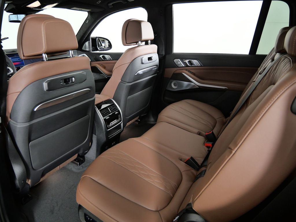 Thumbnail: 2026 BMW X7 - 34