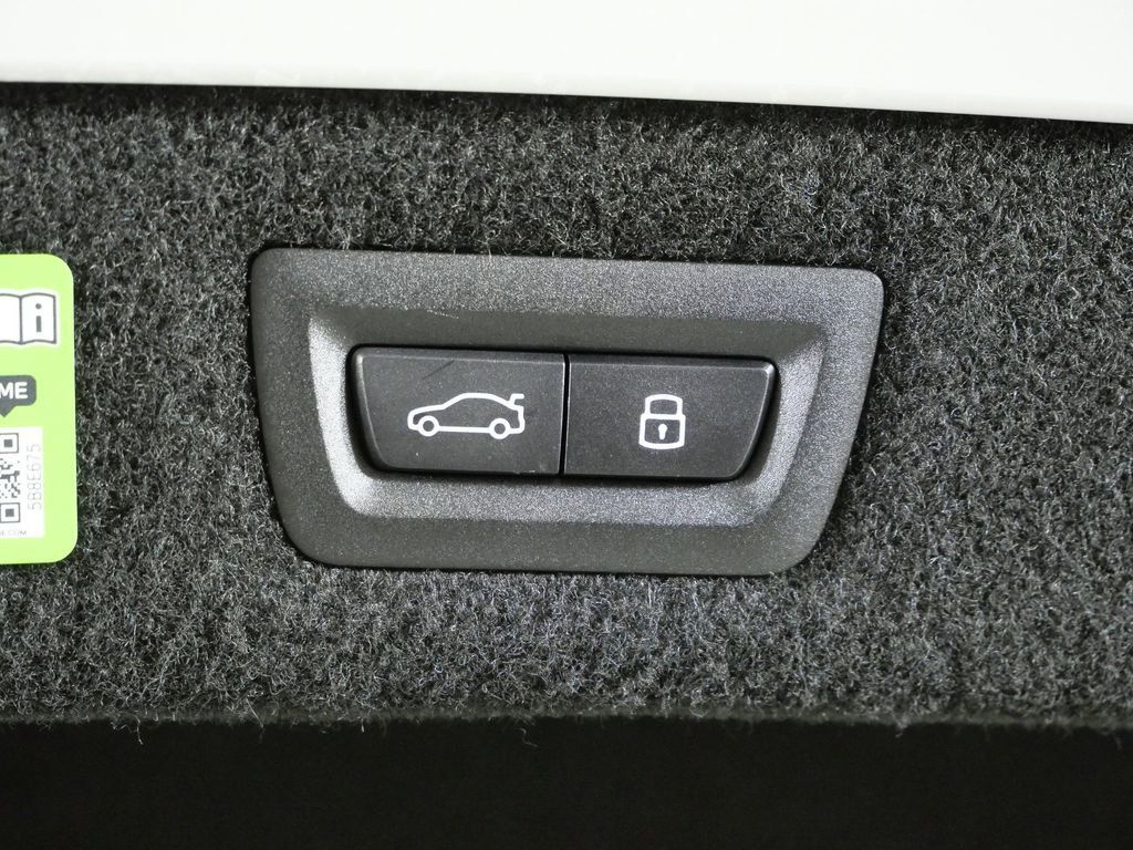 Thumbnail: 2026 BMW 8 Series - 30