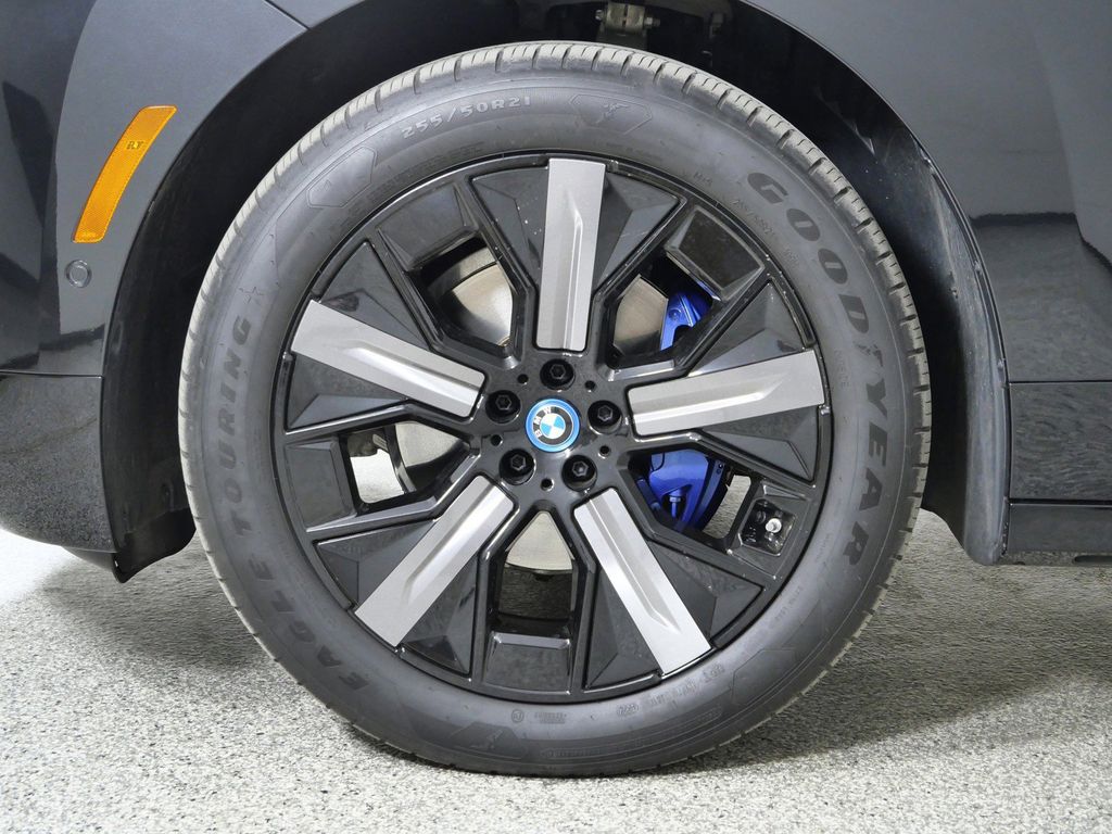 Thumbnail: 2025 BMW iX - 21