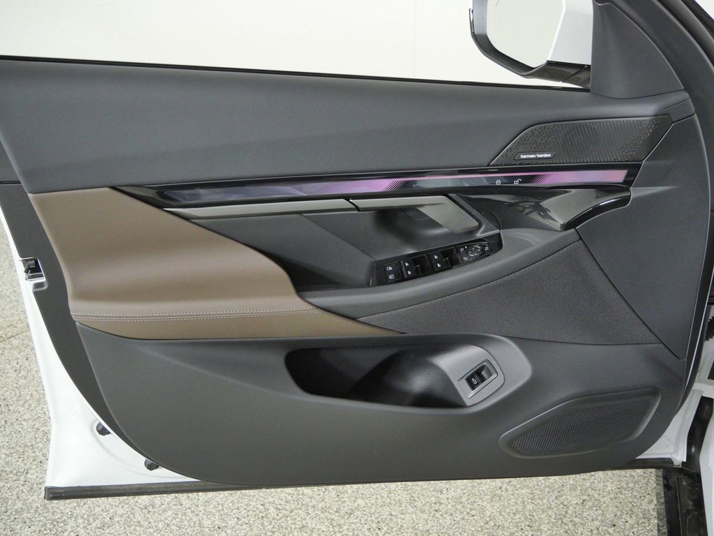 Thumbnail: 2027 BMW 5 Series - 33