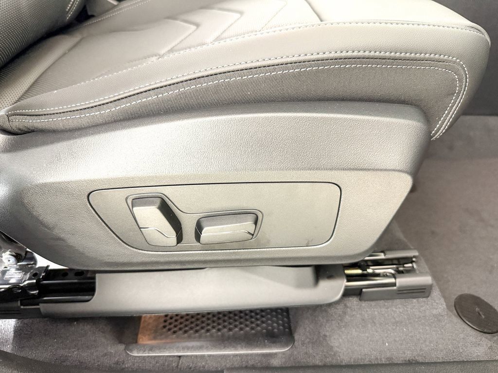 Thumbnail: 2025 BMW X1 - 24