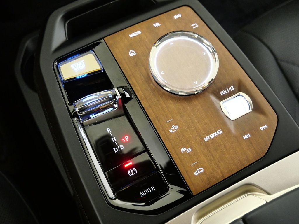 Thumbnail: 2023 BMW iX - 48