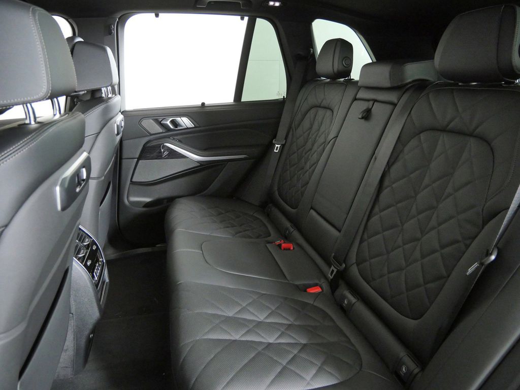 Thumbnail: 2026 BMW X5 - 33