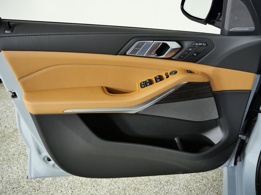 Thumbnail: 2026 BMW X7 - 36