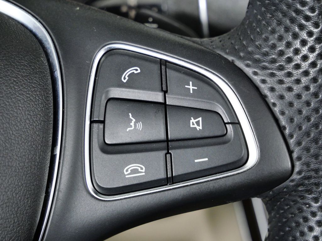 Thumbnail: 2018 Mercedes-Benz C-Class - 40