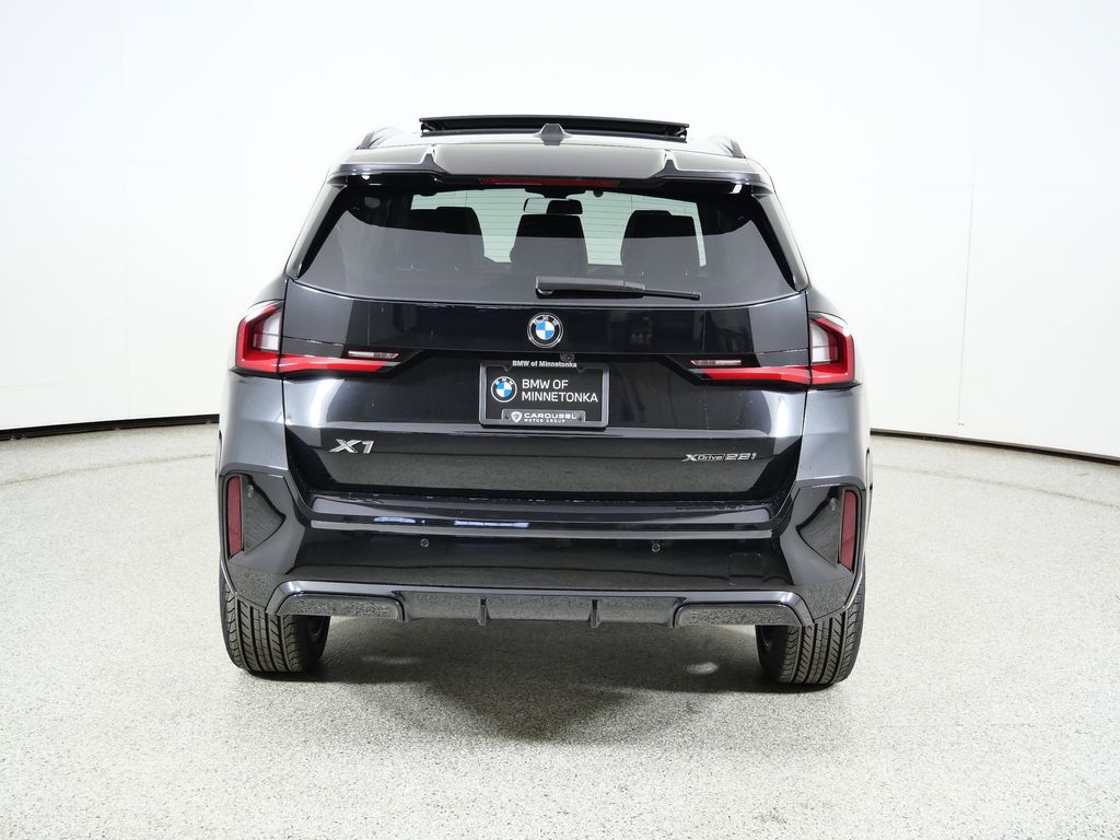 Thumbnail: 2026 BMW X1 - 10
