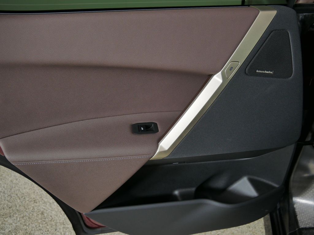 Thumbnail: 2023 BMW iX - 34